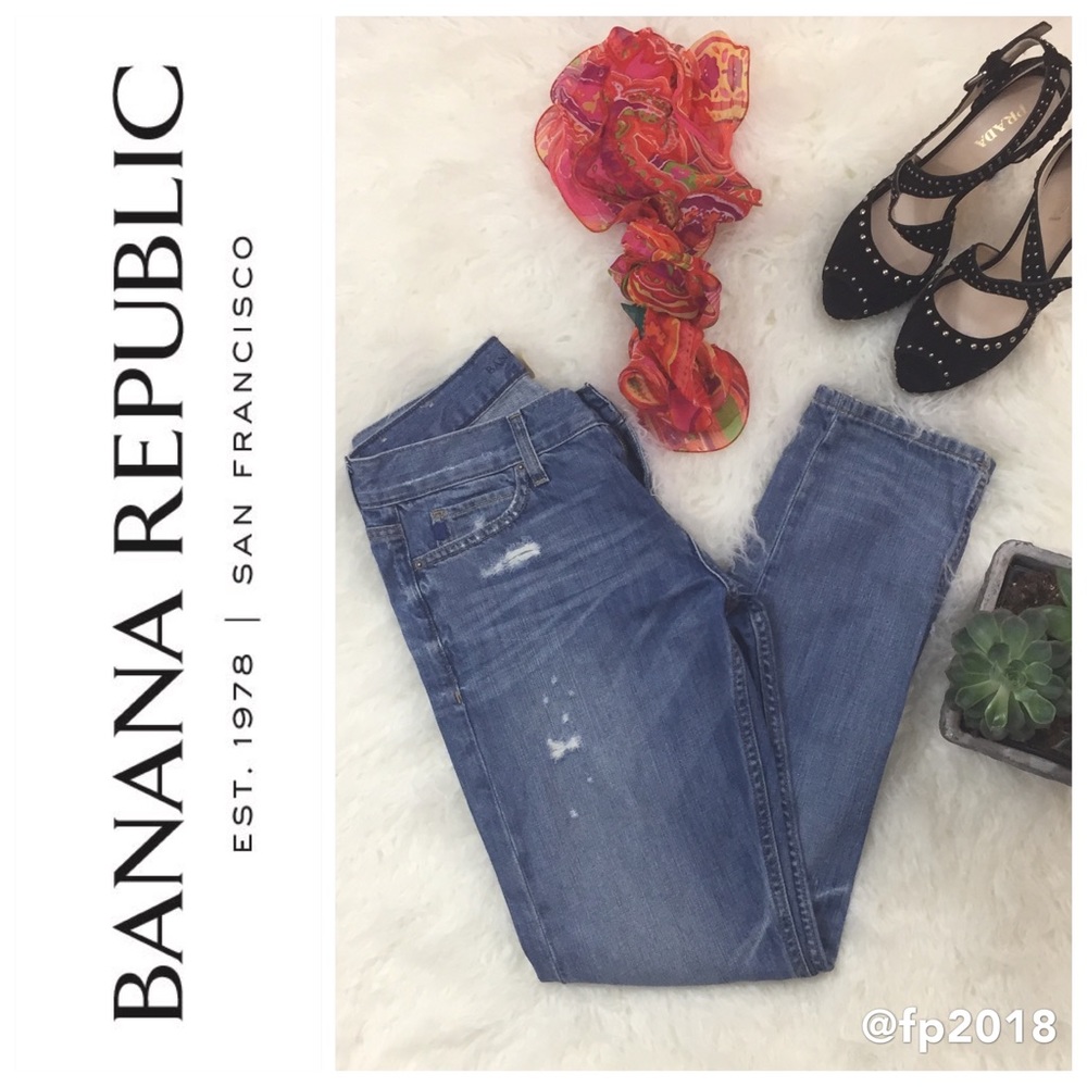 BANANA REPUBLIC Ripped Jeans